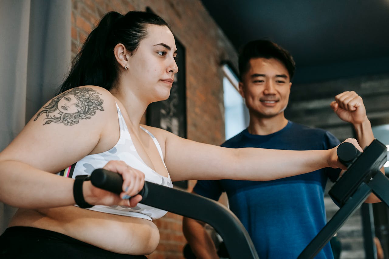 A young woman training at the gym.