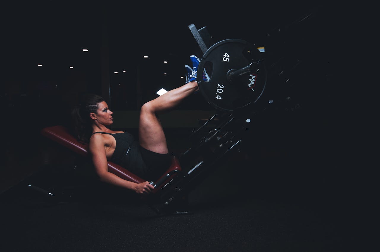 Hack Squat vs Leg Press: Differences in Health Benefits & Muscles Worked