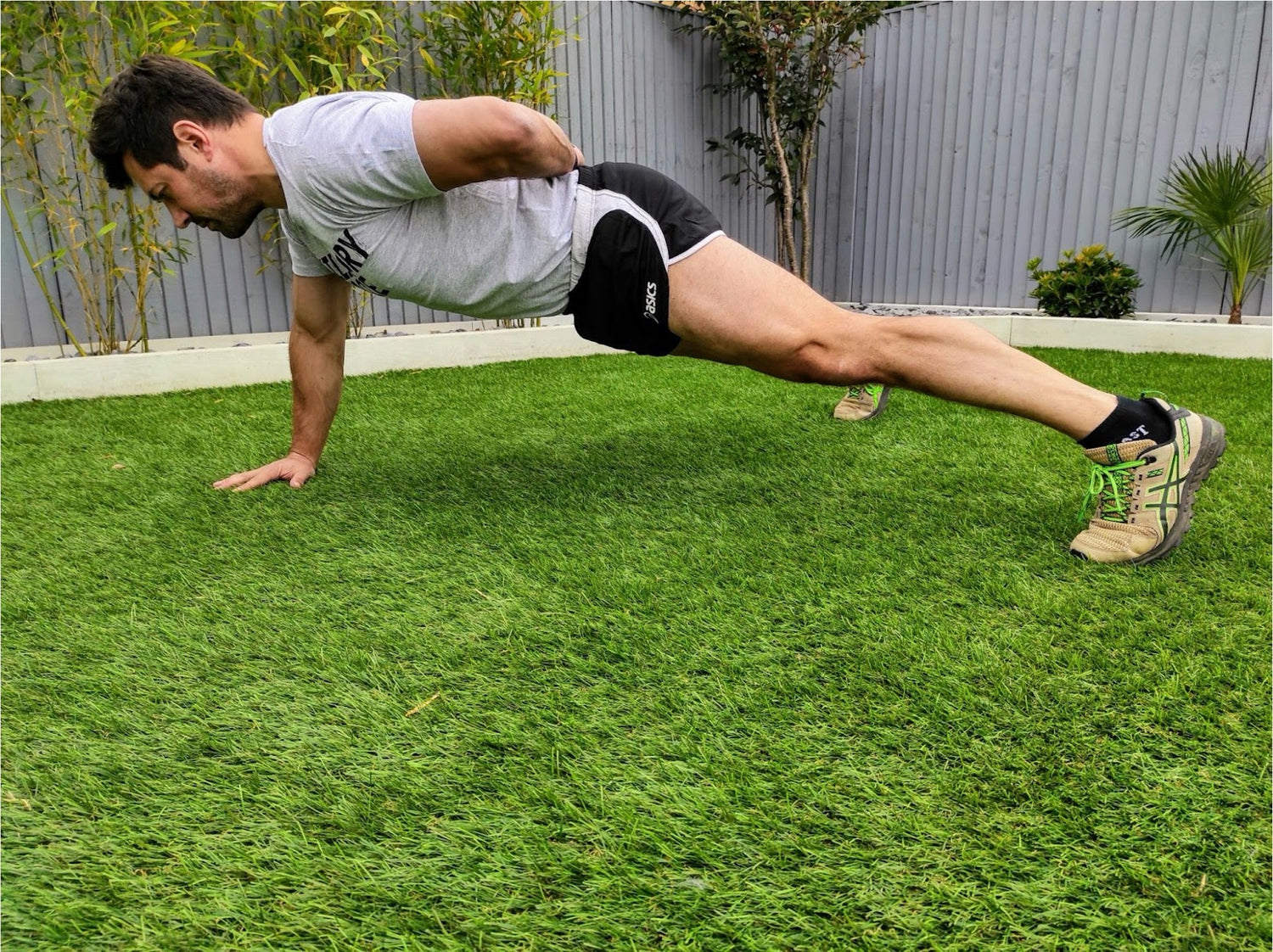 28-Day Calisthenics Workout Challenge: Complete Guide for No Equipment & At-Home Routines