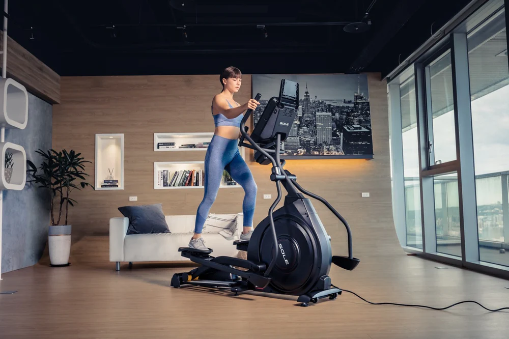 How to Properly Use an Elliptical | Tips & Tricks for Beginners