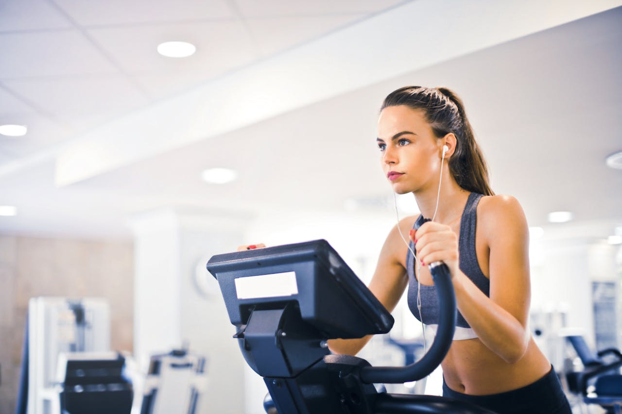 Treadmill vs Bike for Bad Hips: Optimal Exercise Machines for Hip Health